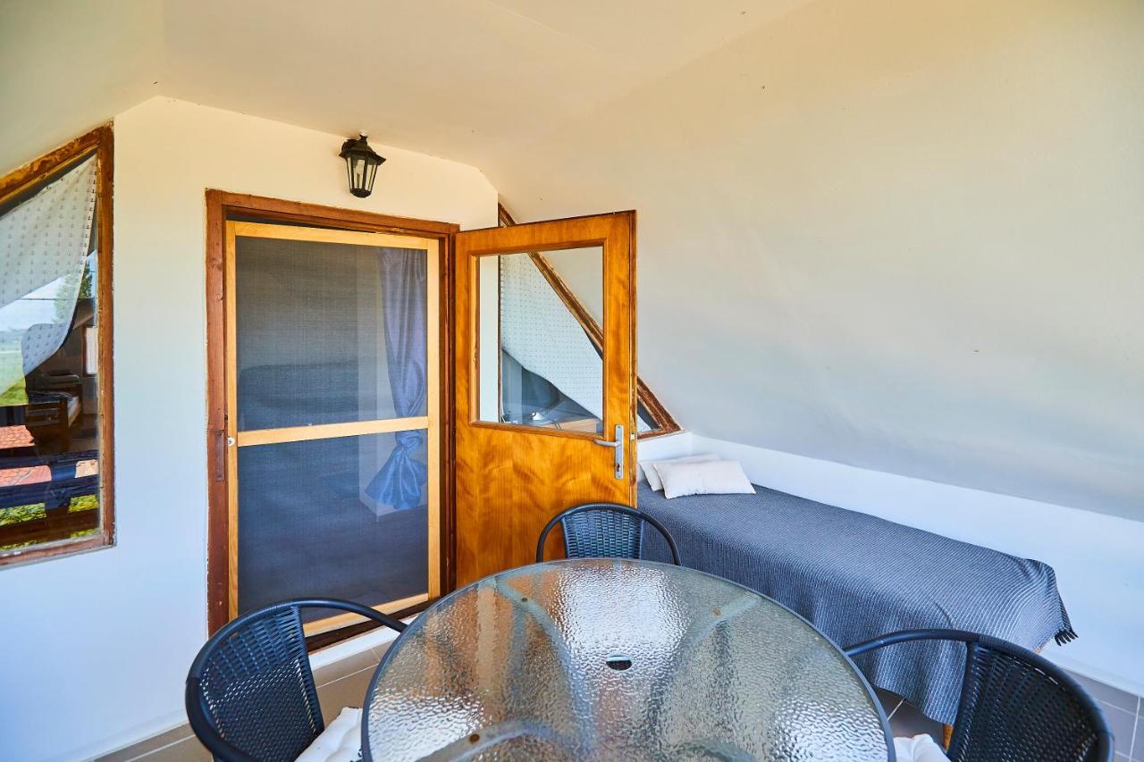 Kilátás a tóra Apartman Szigliget Esterno foto