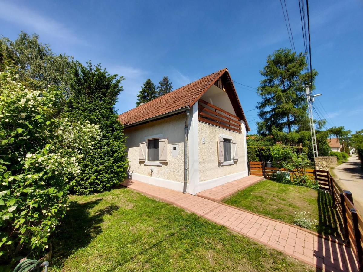 Kilátás a tóra Apartman Szigliget Esterno foto