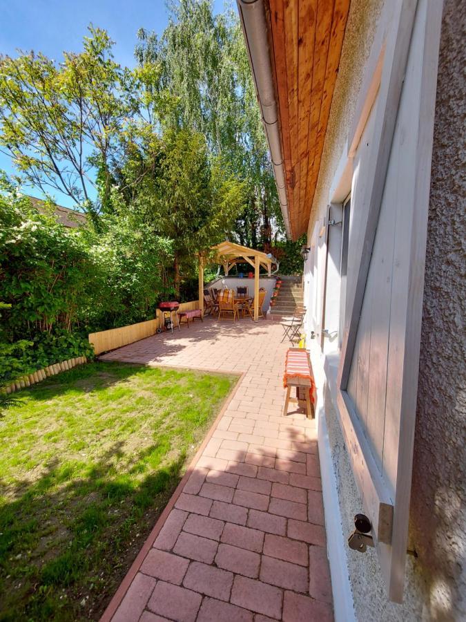 Kilátás a tóra Apartman Szigliget Esterno foto
