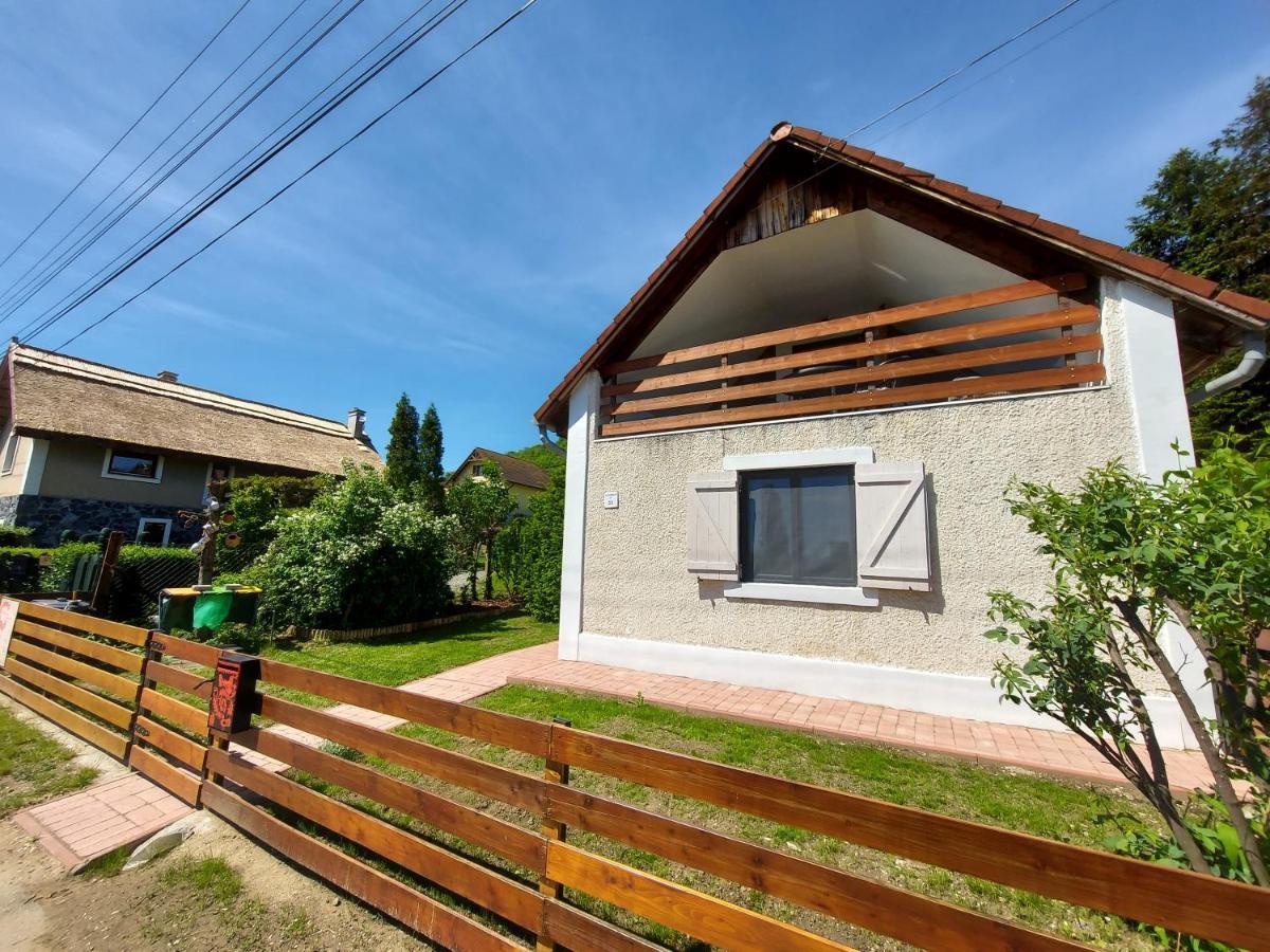 Kilátás a tóra Apartman Szigliget Esterno foto