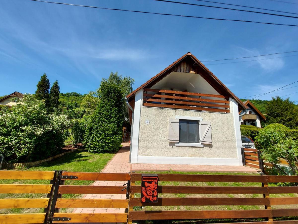 Kilátás a tóra Apartman Szigliget Esterno foto
