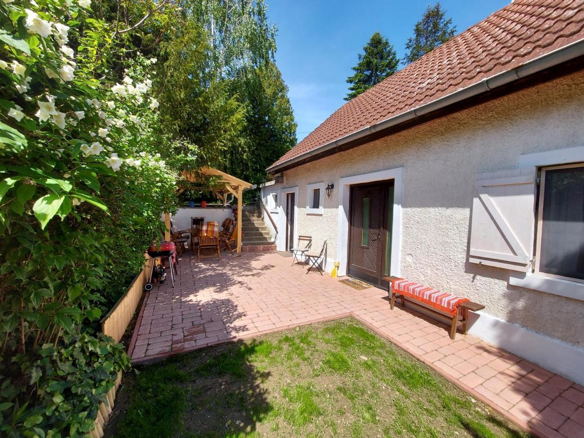 Kilátás a tóra Apartman Szigliget Esterno foto