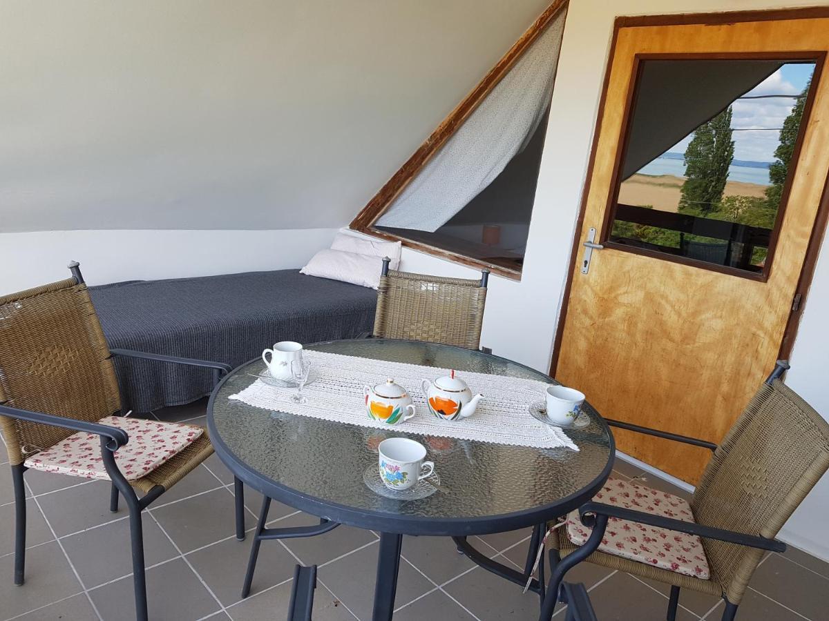 Kilátás a tóra Apartman Szigliget Esterno foto